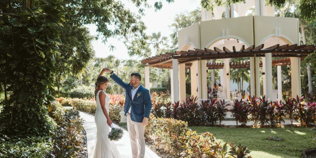 Riviera Maya blends tropical scenery with a more private and relaxed wedding atmosphere.