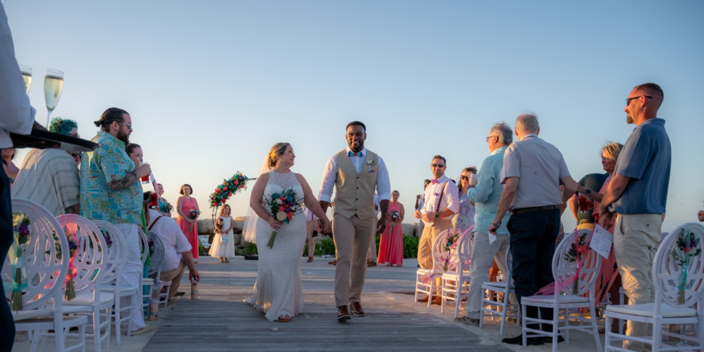 Guest experience begins with thoughtful flow, clear coordination, and moments couples can fully enjoy together.