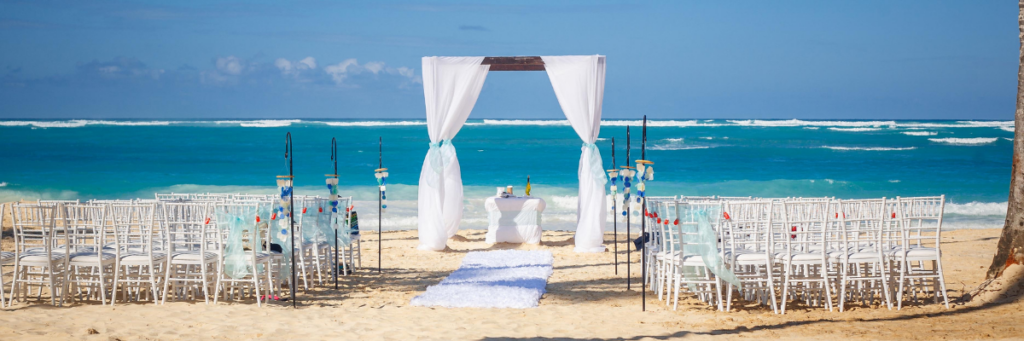 A beautiful ceremony begins with the right setting and thoughtful planning that lets the scenery shine.
