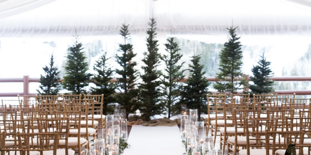 Seasonal details create warmth while keeping your celebration simple and elegant.